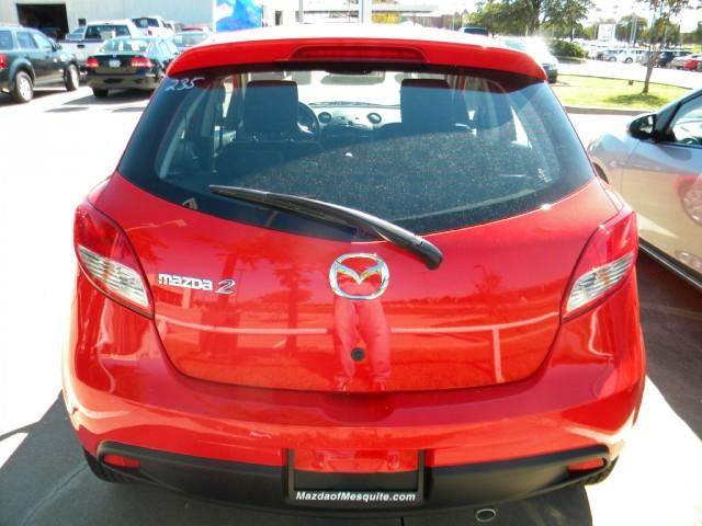 Mazda 2 2011 photo 2