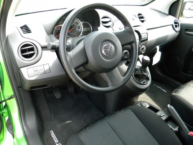 Mazda 2 2011 photo 2