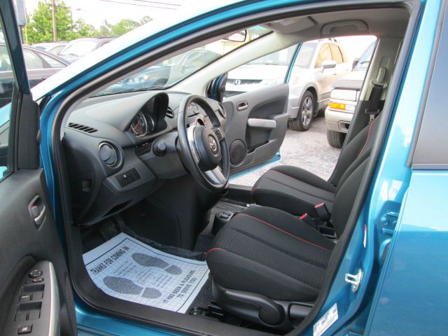 Mazda 2 2011 photo 4