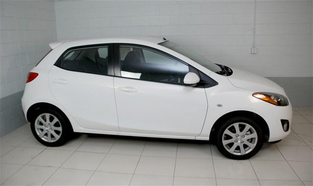 Mazda 2 2011 photo 1