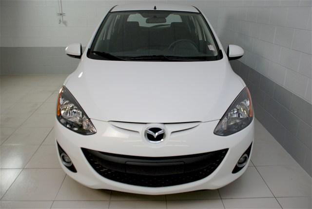 Mazda 2 2011 photo 2