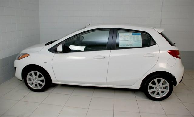 Mazda 2 2011 photo 4