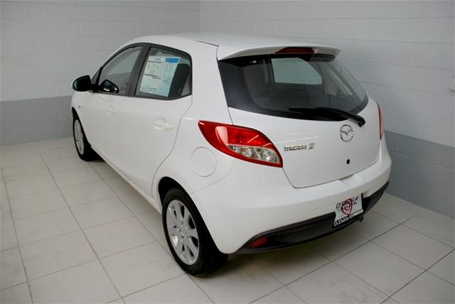 Mazda 2 2011 photo 5