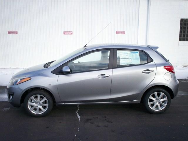 Mazda 2 2011 photo 1