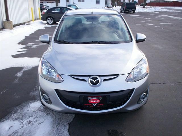 Mazda 2 2011 photo 2