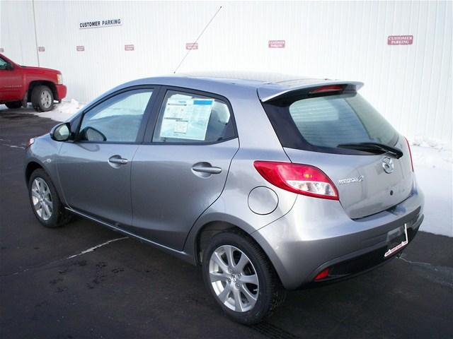Mazda 2 2011 photo 3