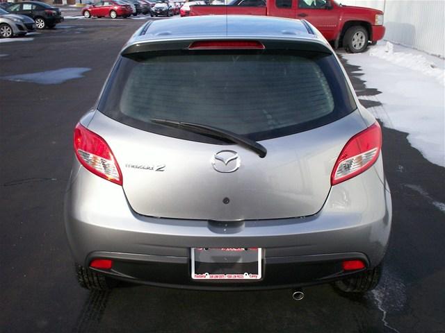 Mazda 2 2011 photo 4