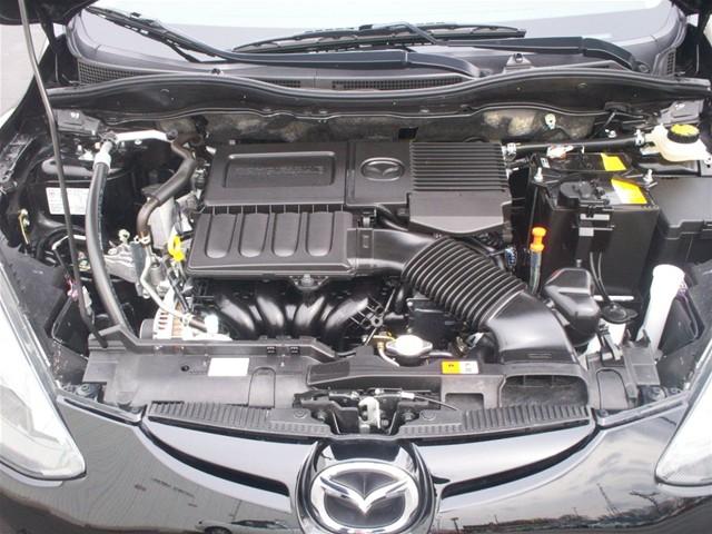 Mazda 2 2011 photo 2