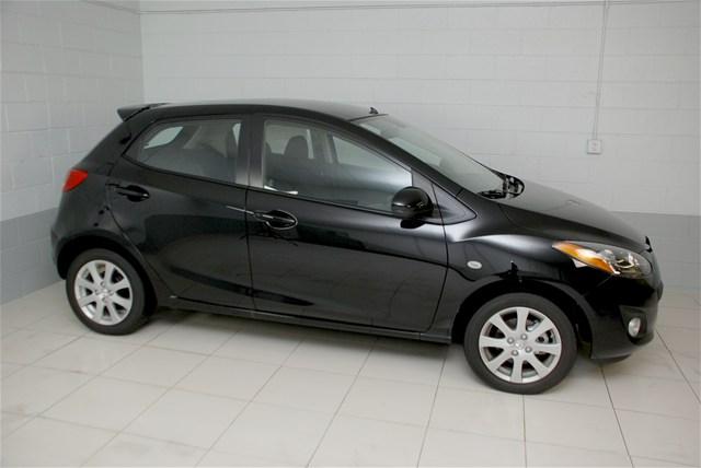 Mazda 2 2011 photo 2