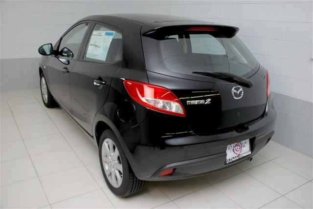 Mazda 2 2011 photo 4