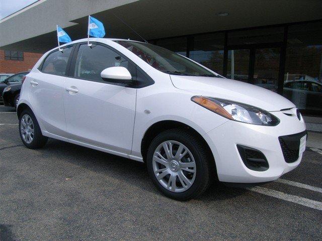 Mazda 2 2011 photo 2