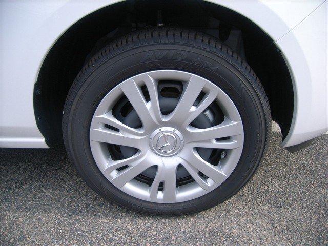 Mazda 2 2011 photo 3