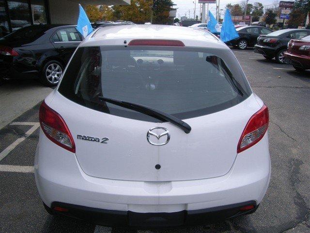 Mazda 2 2011 photo 4