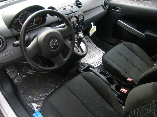 Mazda 2 2011 photo 5