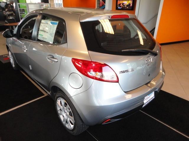 Mazda 2 2011 photo 1