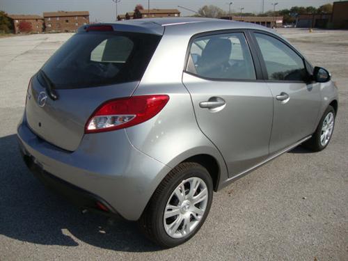 Mazda 2 2011 photo 2