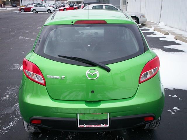 Mazda 2 2011 photo 4