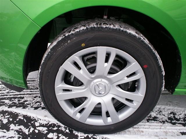 Mazda 2 2011 photo 5