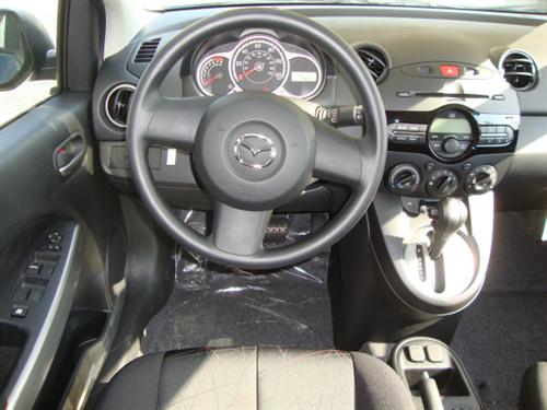 Mazda 2 2011 photo 3
