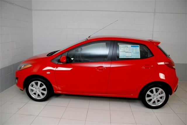 Mazda 2 2011 photo 3