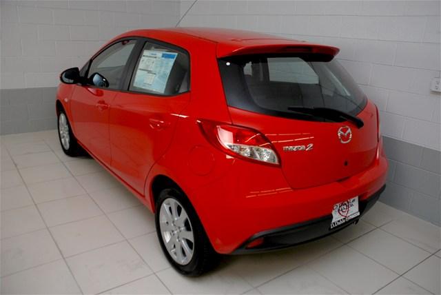 Mazda 2 2011 photo 4