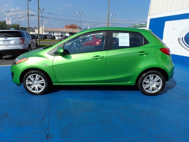 Mazda 2 2011 photo 2