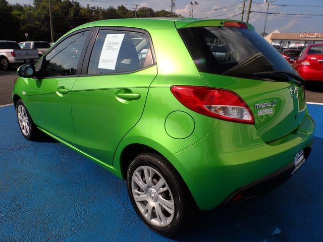 Mazda 2 2011 photo 3