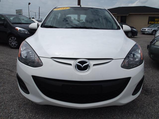 Mazda 2 2012 photo 3