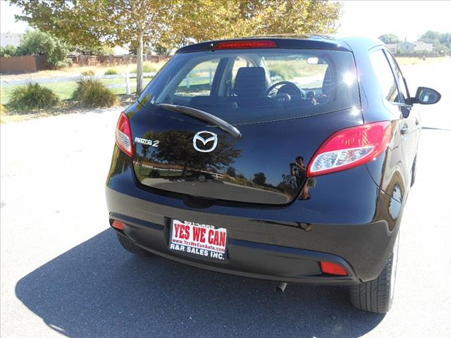 Mazda 2 2012 photo 3