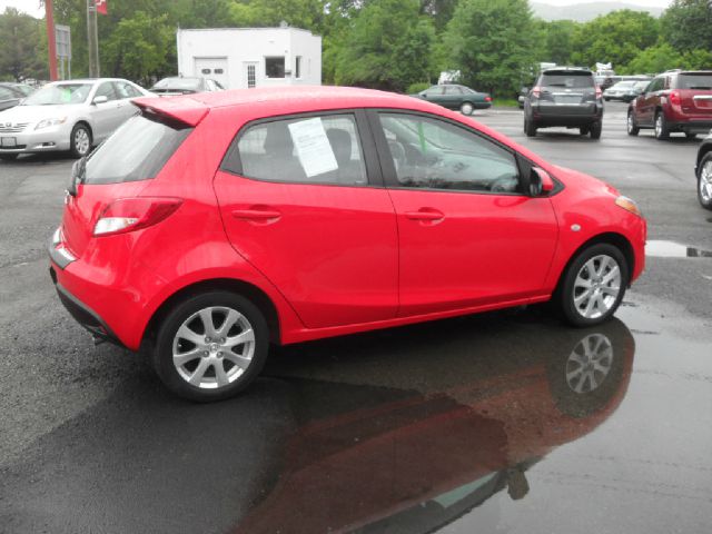 Mazda 2 2012 photo 2