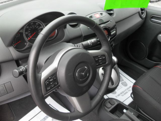 Mazda 2 2012 photo 8