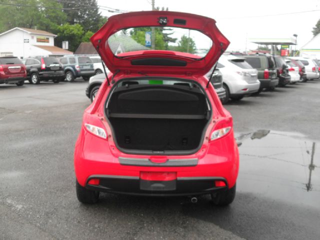 Mazda 2 2012 photo 9