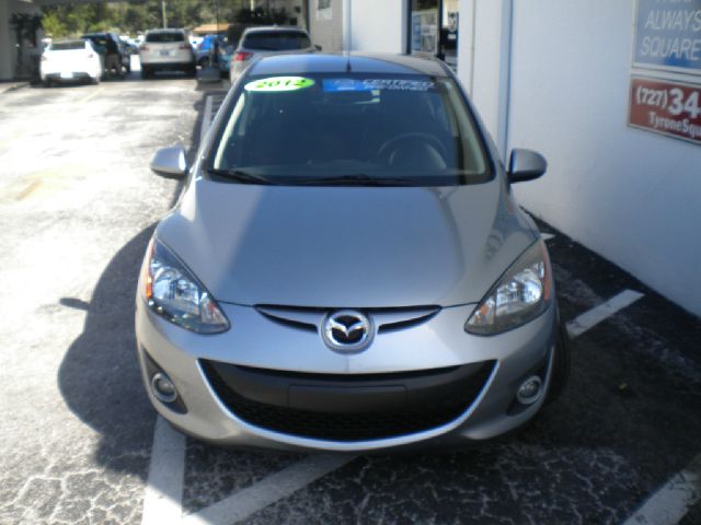Mazda 2 2012 photo 2