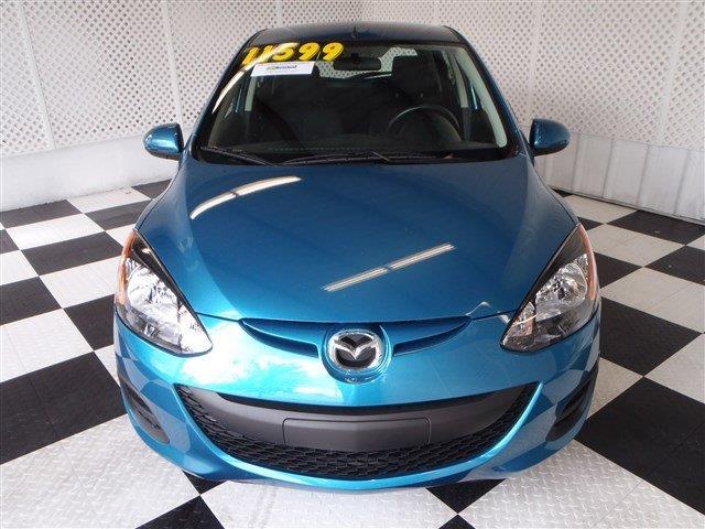 Mazda 2 2012 photo 2