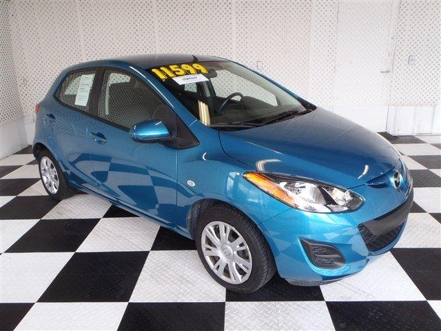Mazda 2 2012 photo 3