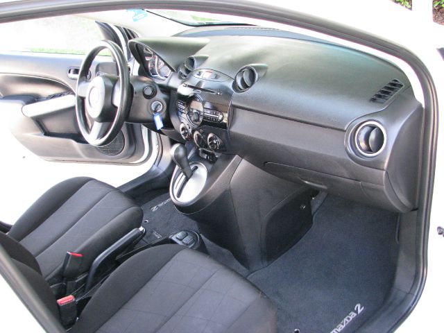 Mazda 2 2012 photo 11
