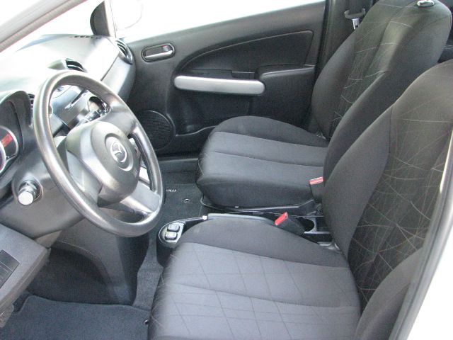 Mazda 2 2012 photo 18