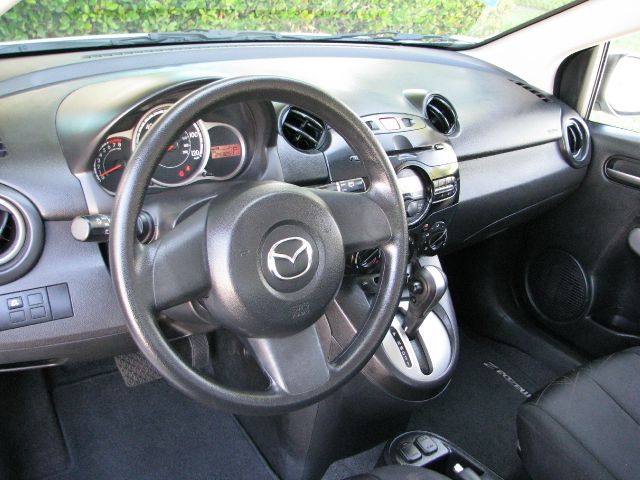 Mazda 2 2012 photo 19