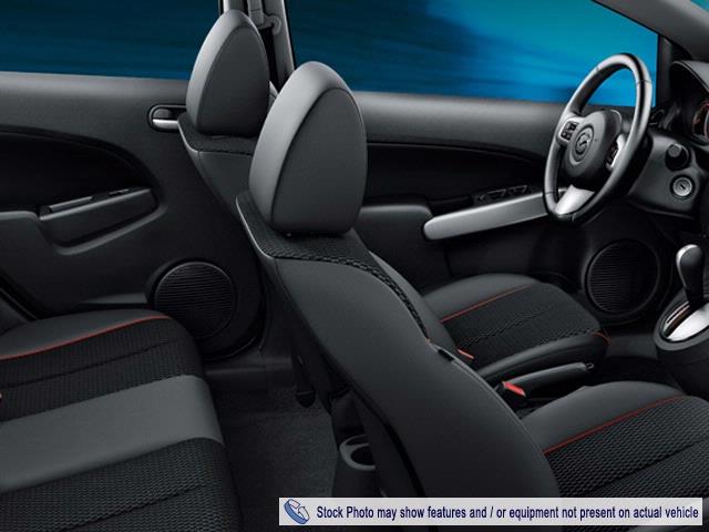 Mazda 2 2013 photo 1