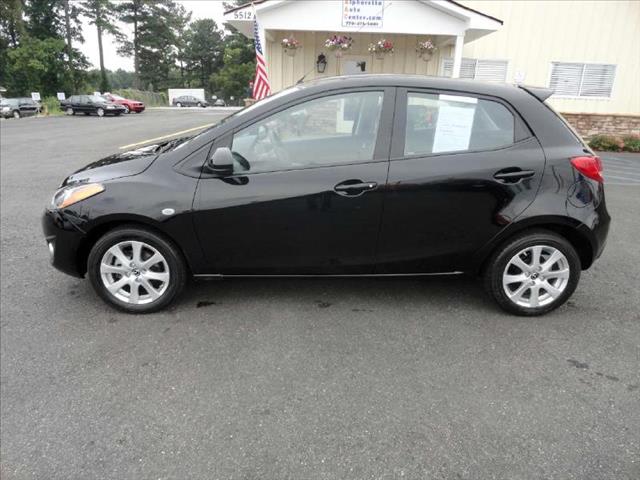 Mazda 2 2013 photo 2