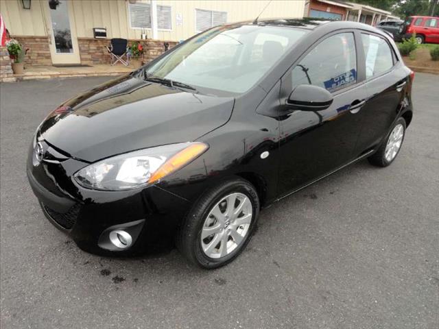 Mazda 2 2013 photo 3