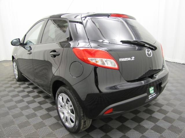 Mazda 2 2013 photo 2