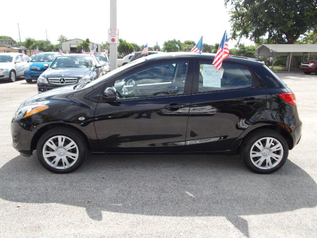 Mazda 2 2013 photo 3