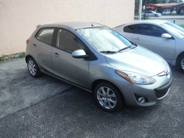 Mazda 2 2013 photo 2