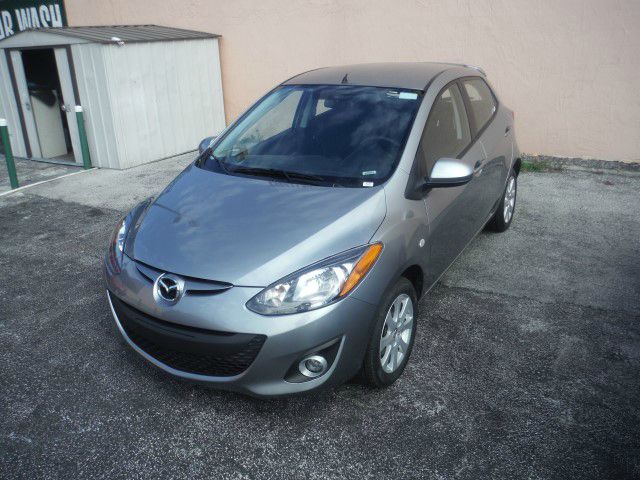 Mazda 2 2013 photo 3