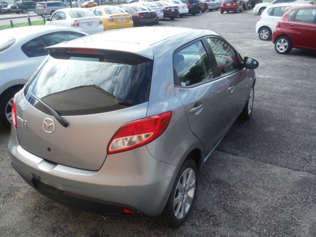 Mazda 2 2013 photo 4