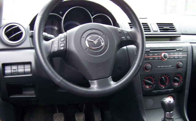 Mazda 3 3.0L AUTO DX Hatchback