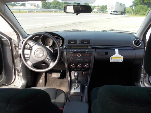 Mazda 3 1500 Extended Cab SL Sedan