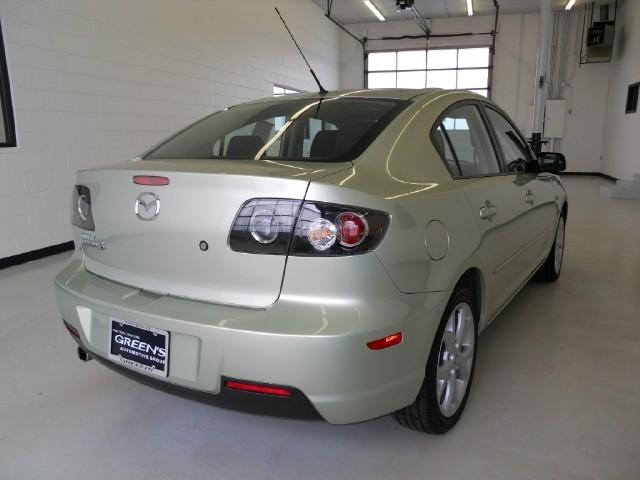 Mazda 3 STEP SIDE Z71 Sedan