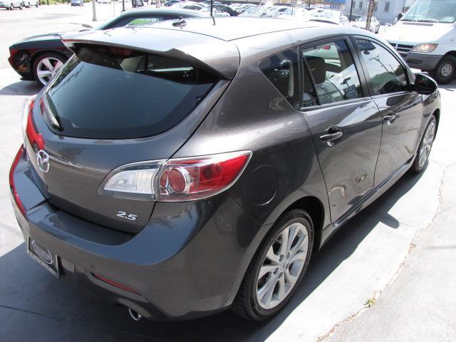 Mazda 3 Blk-wht Hatchback